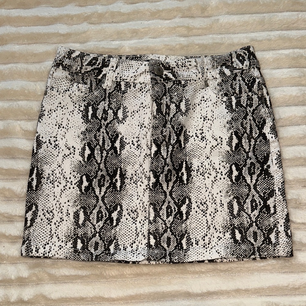 Blue Spice Black and White Snake Print Mini Skirt